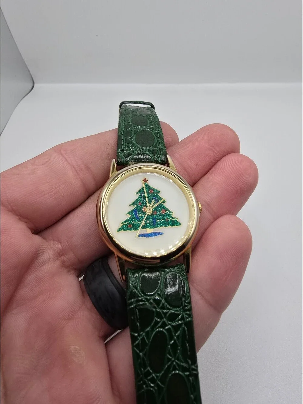 W. D. & Co Women’s Quartz Analog Watch Christmas Tree Dial Gold Tone Green Strap